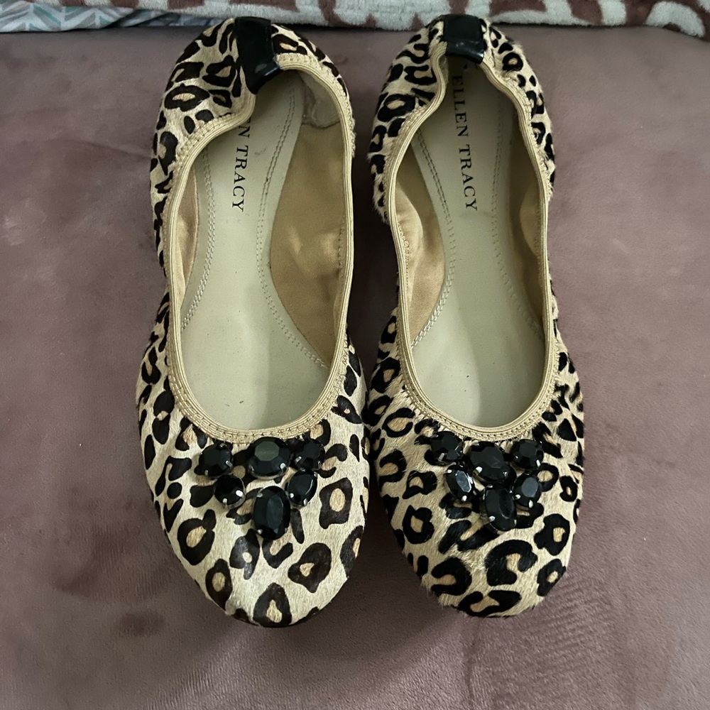 Ellen Tracy flats